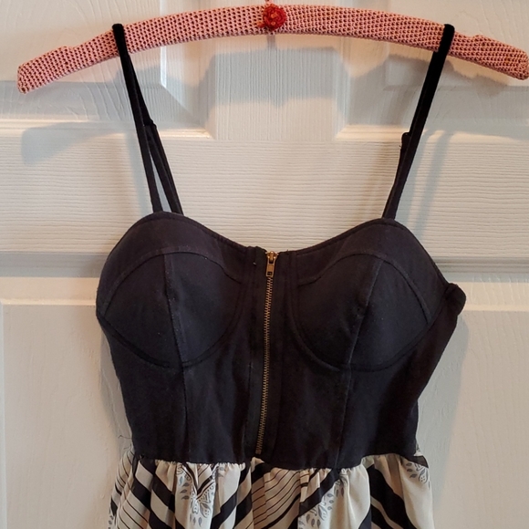 ADORABLE CORSETED MAXI DRESS! SZ S - Picture 2 of 10